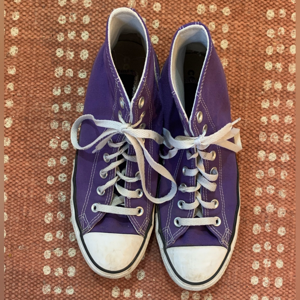 ** BARELY WORN purple converse size 10.5 women’s
